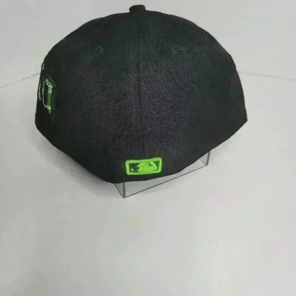 Vtg Atlanta Braves Fitted Hat 7-1/4 New Era 59FIFTY  Black Neon Green Letters - Picture 5 of 8